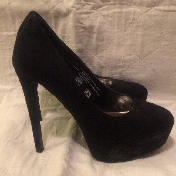 Xhilaration Shoes - NWOT Xhilaration Heels - Black